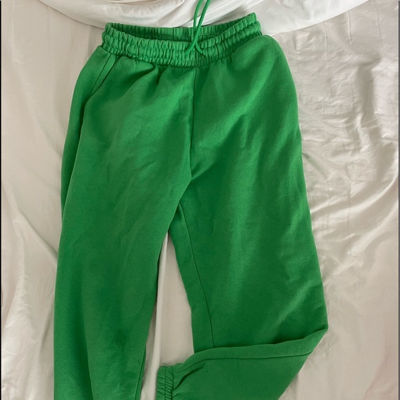 Zara Sweats - Picture 1 of 2